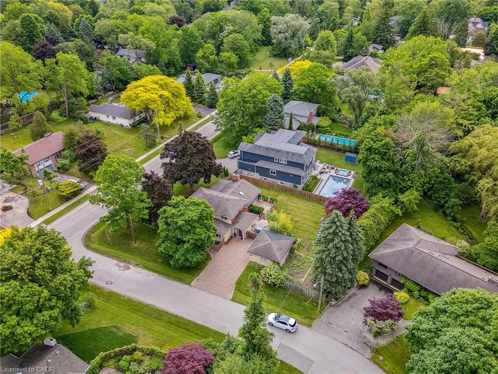 222 Alscot Crescent