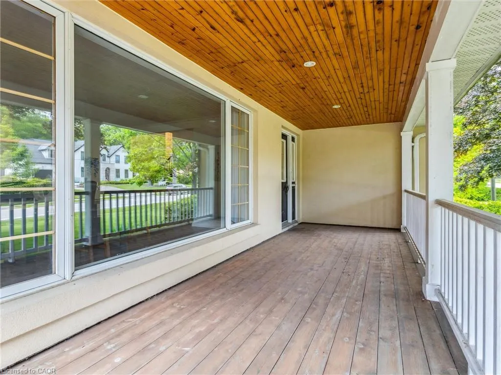 222 Alscot Crescent