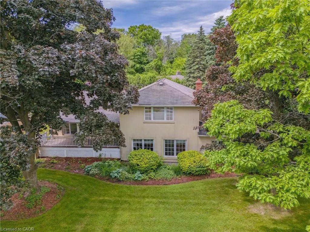 222 Alscot Crescent