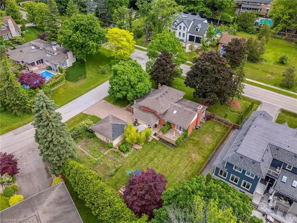 222 Alscot Crescent