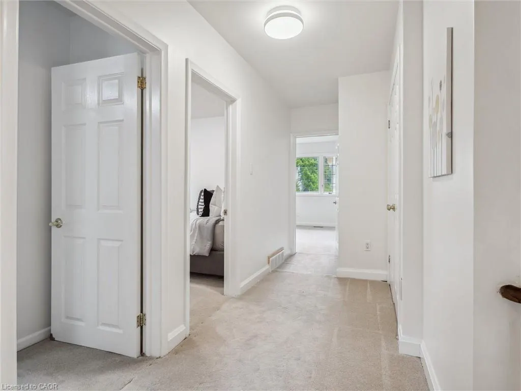 222 Alscot Crescent
