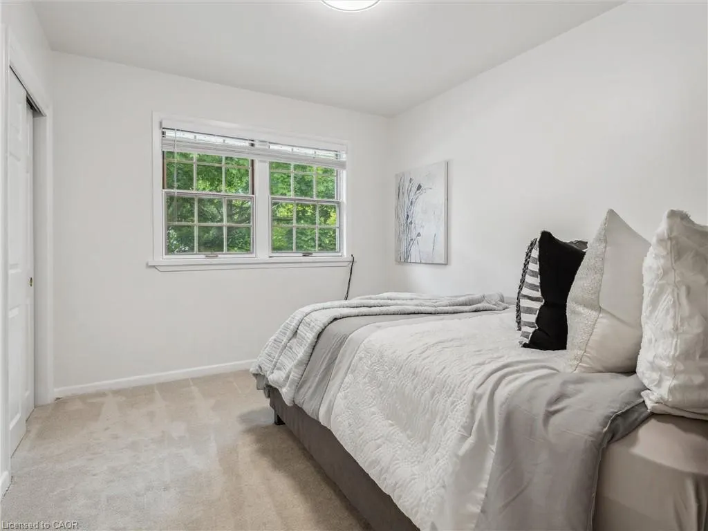 222 Alscot Crescent