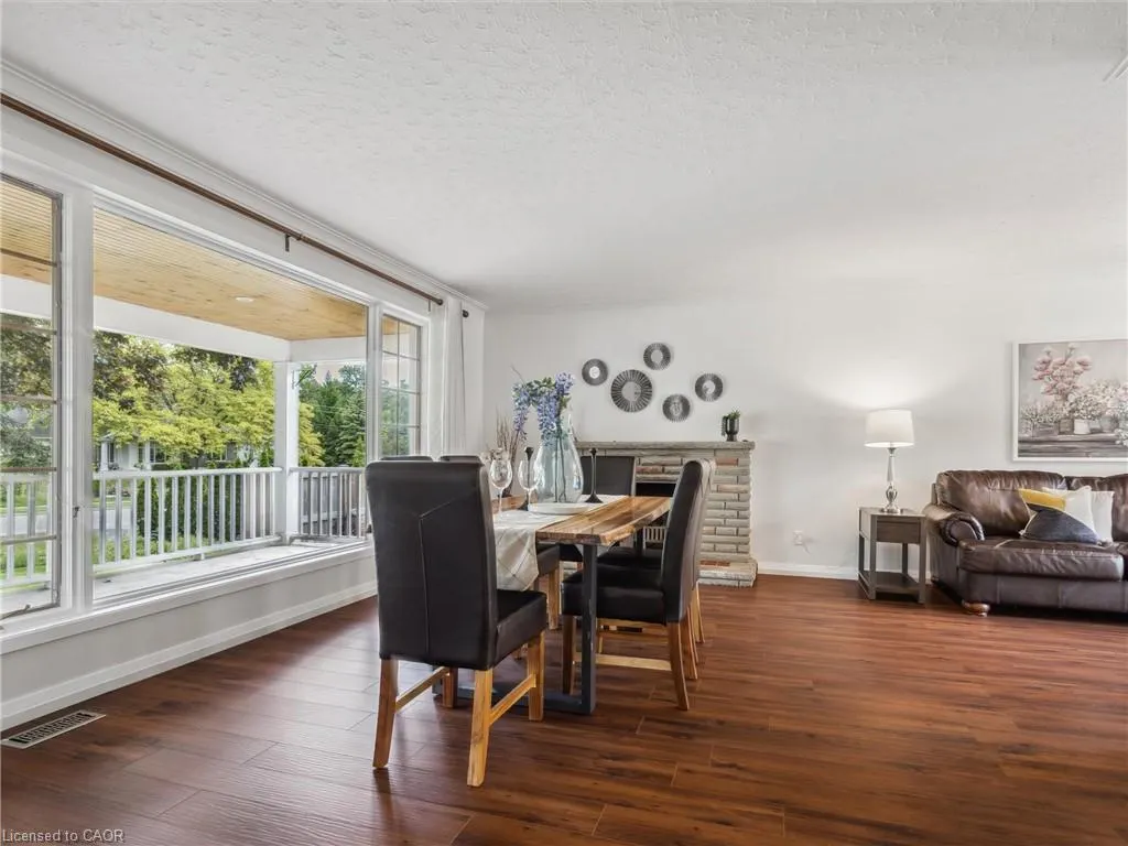 222 Alscot Crescent