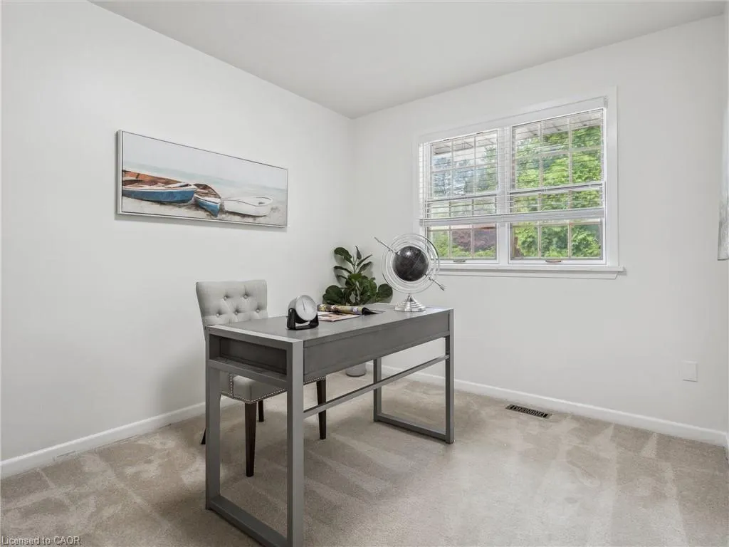 222 Alscot Crescent