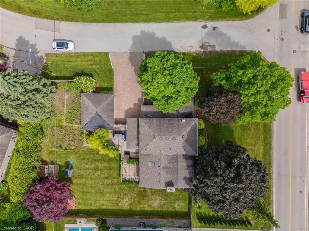 222 Alscot Crescent
