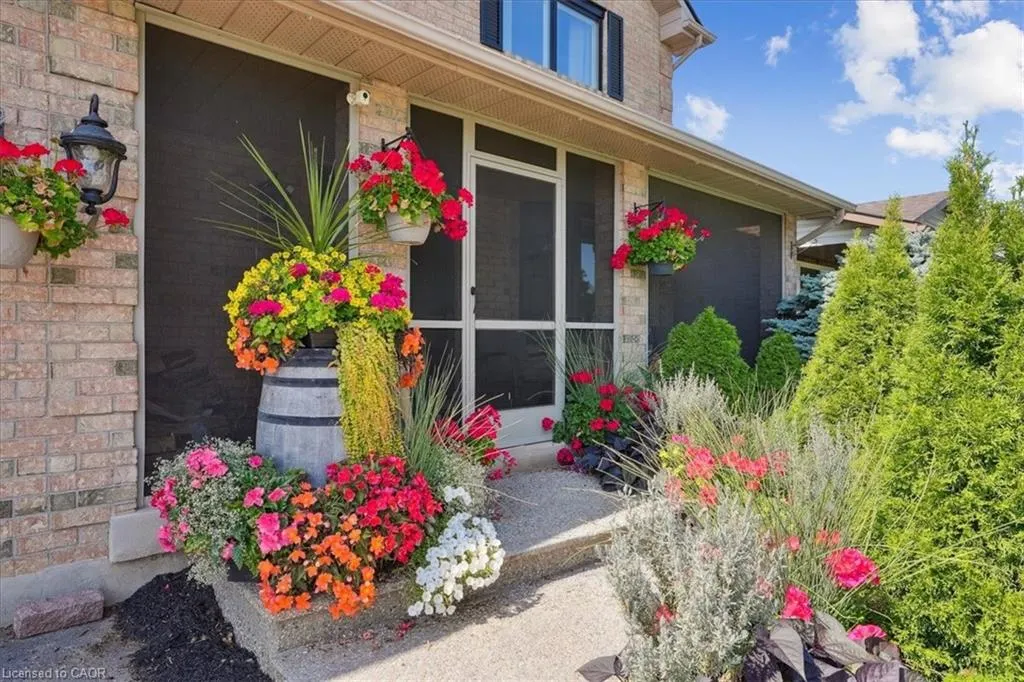 4577 St. Volodymyr Crescent