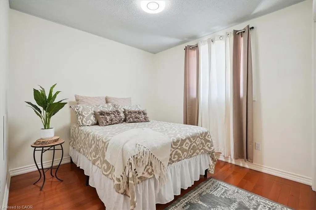 4577 St. Volodymyr Crescent