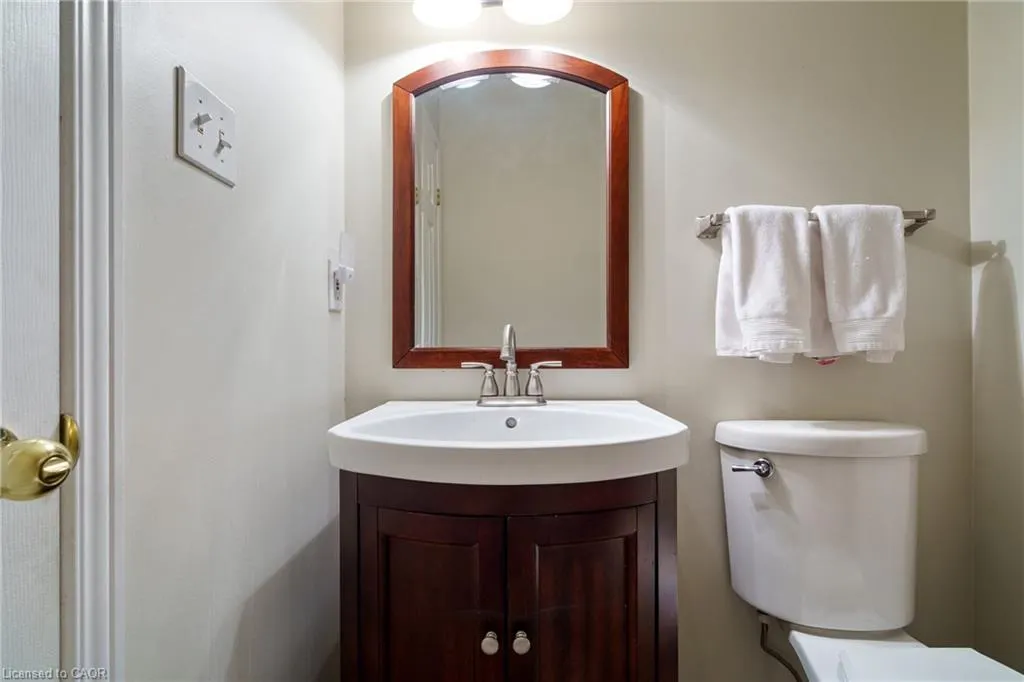 43 Fairwood Place W