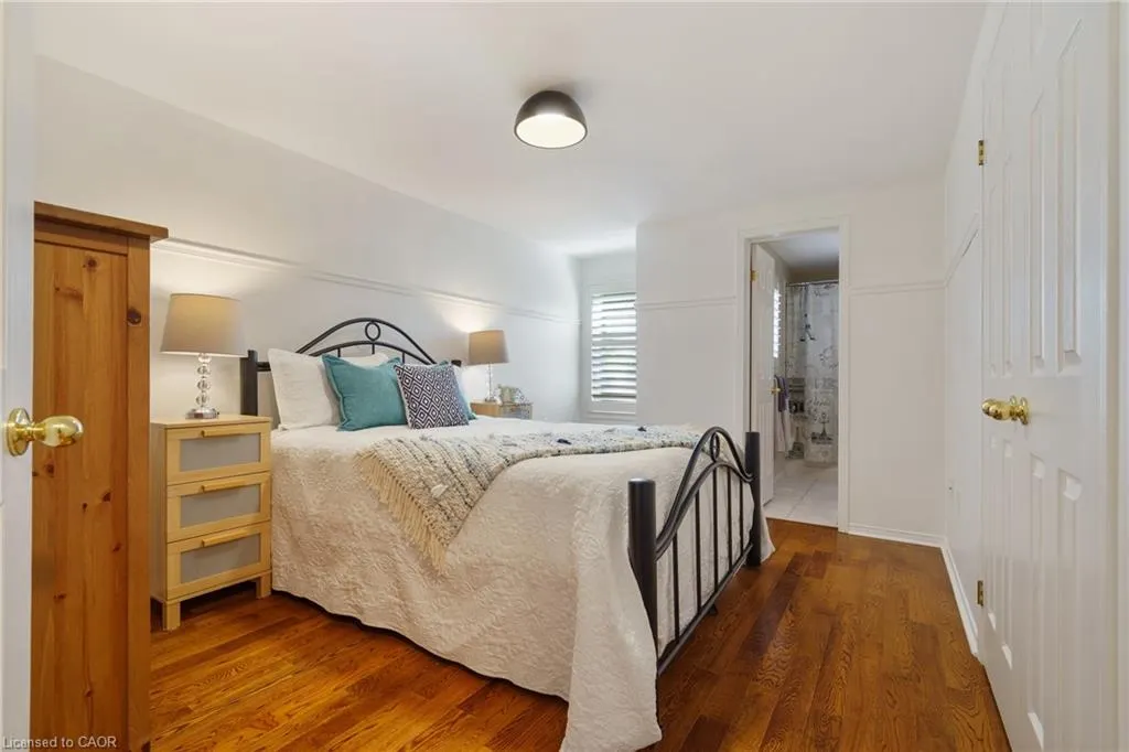43 Fairwood Place W