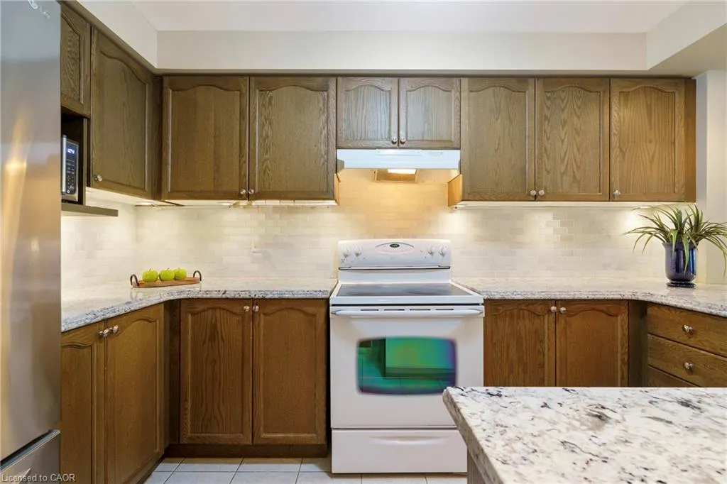 43 Fairwood Place W