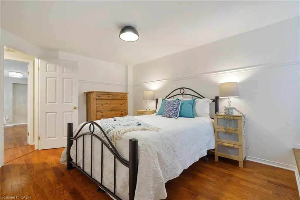 43 Fairwood Place W