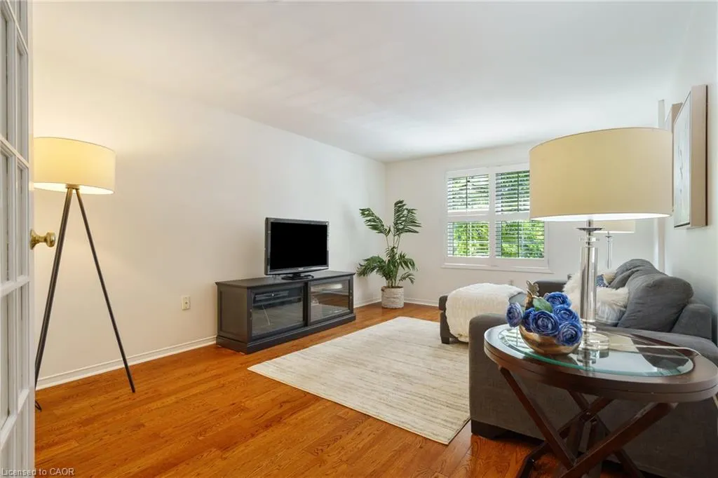 43 Fairwood Place W