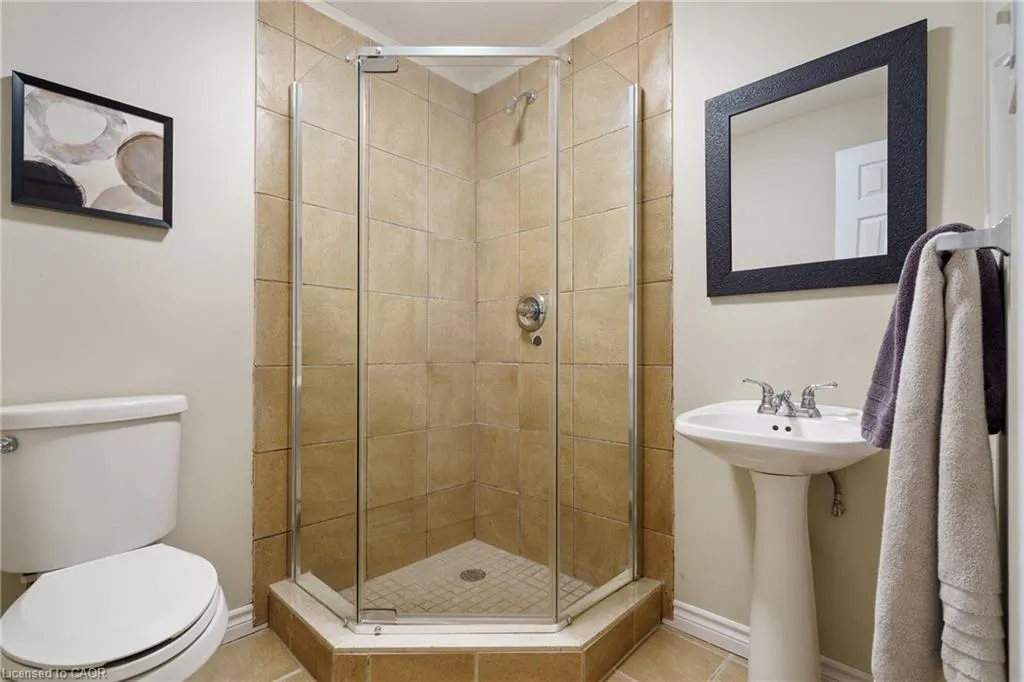 43 Fairwood Place W