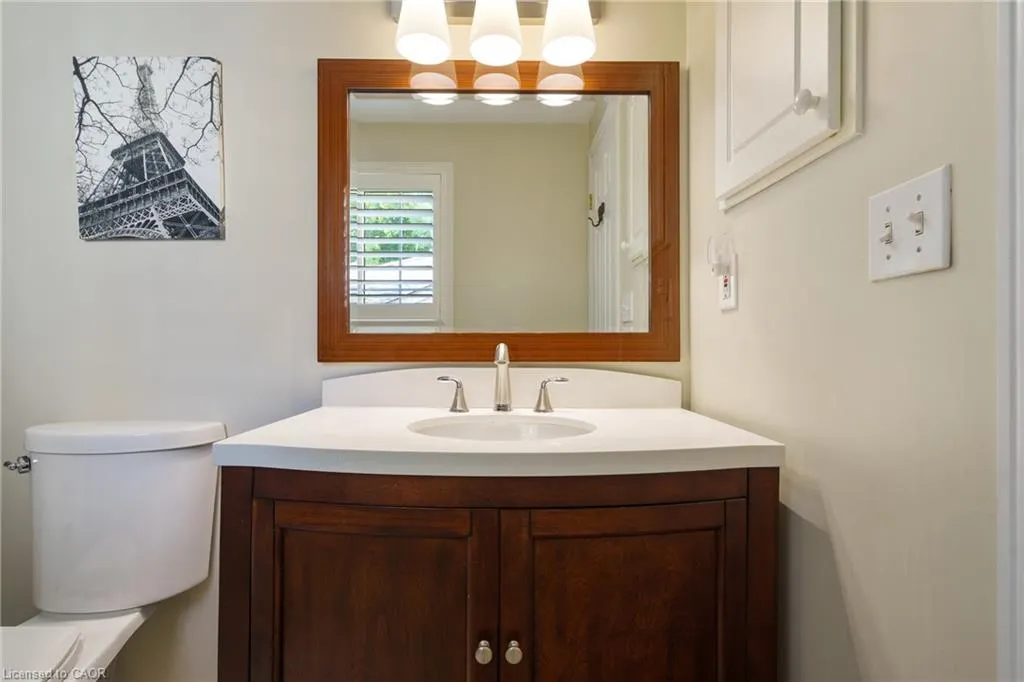 43 Fairwood Place W