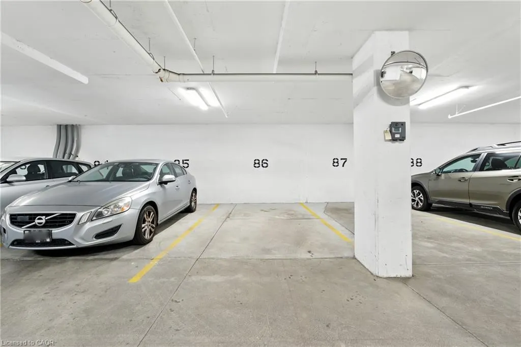 85 Robinson Street, #902