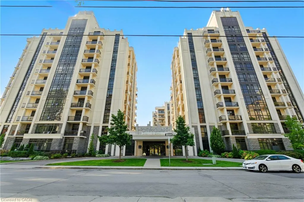 85 Robinson Street, #902