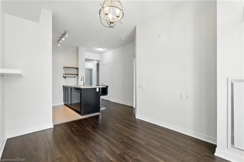 85 Robinson Street, #902