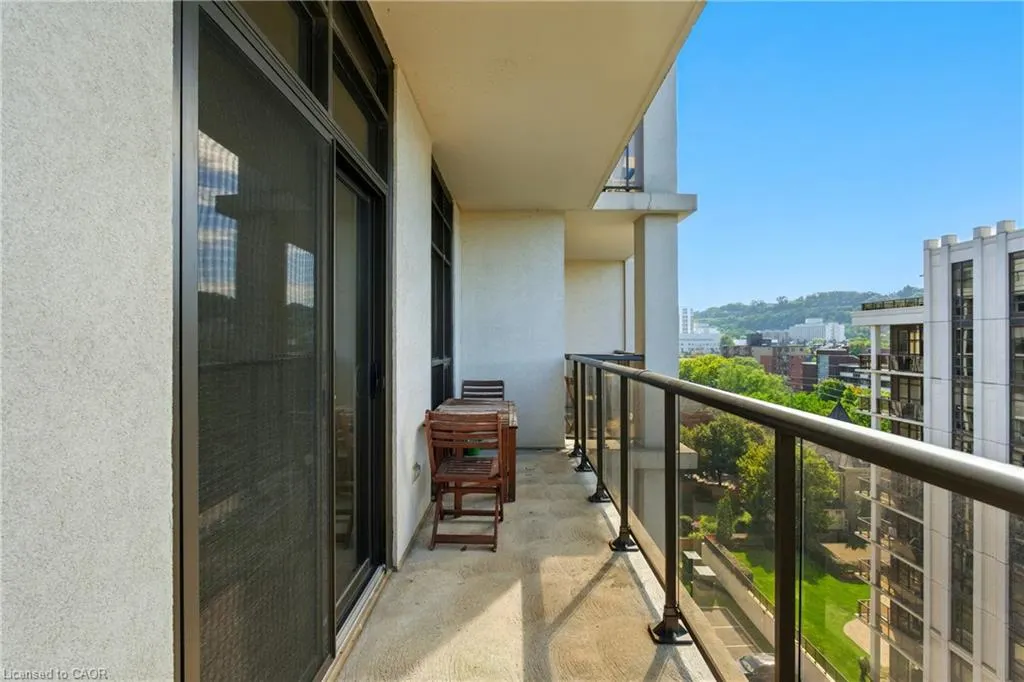 85 Robinson Street, #902