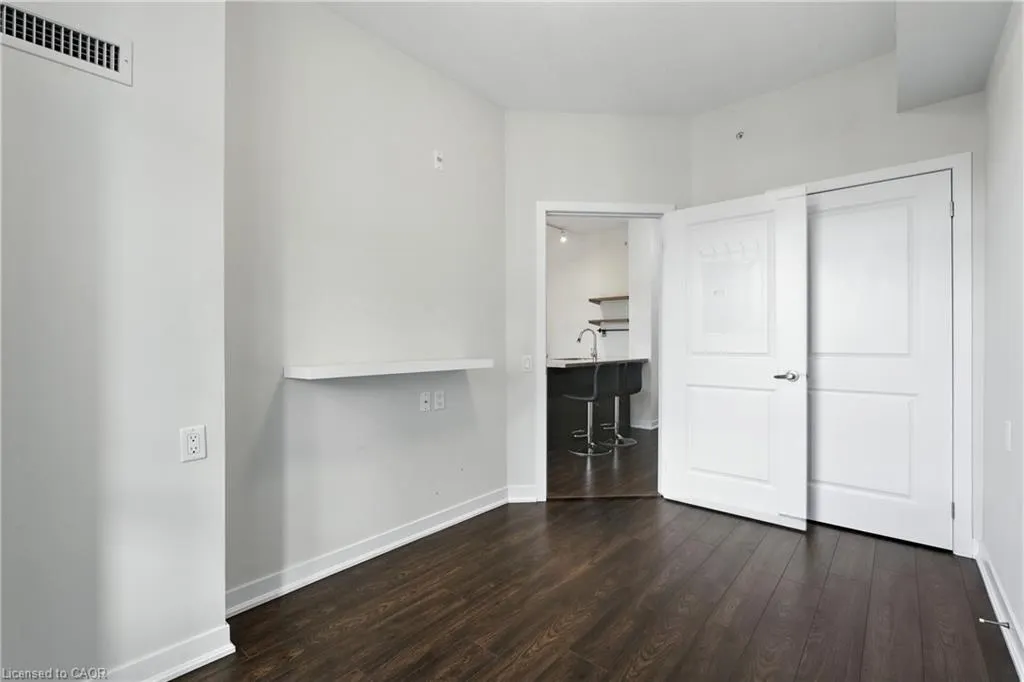 85 Robinson Street, #902
