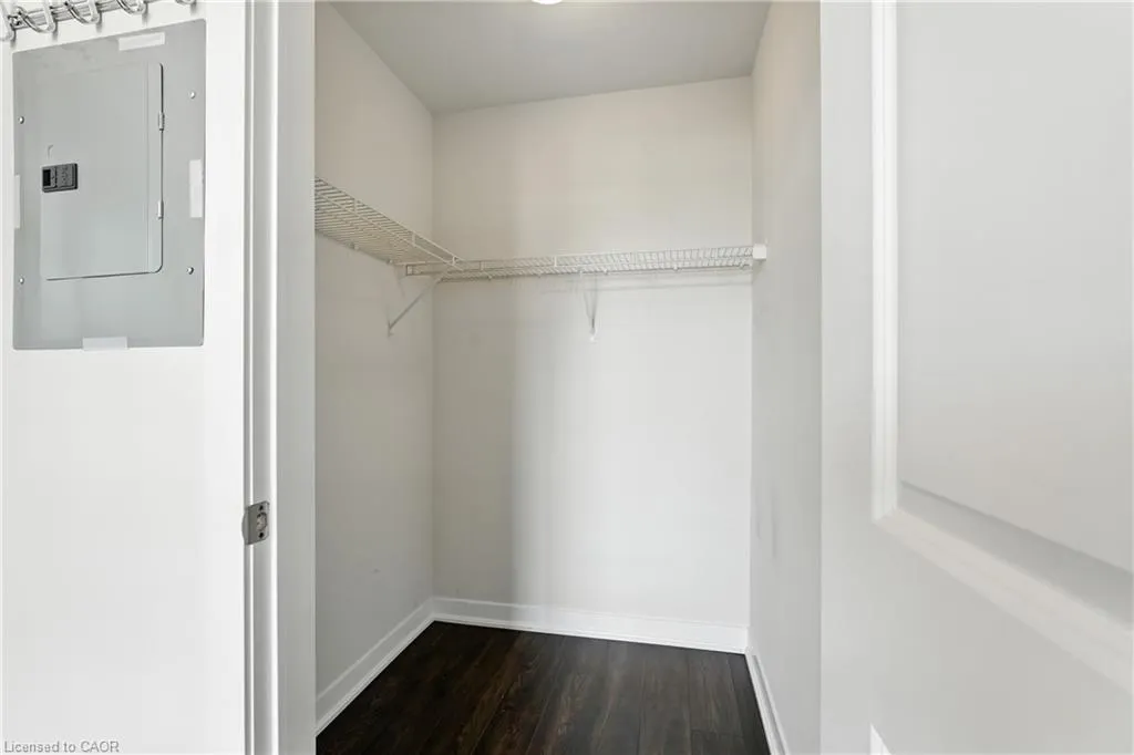 85 Robinson Street, #902