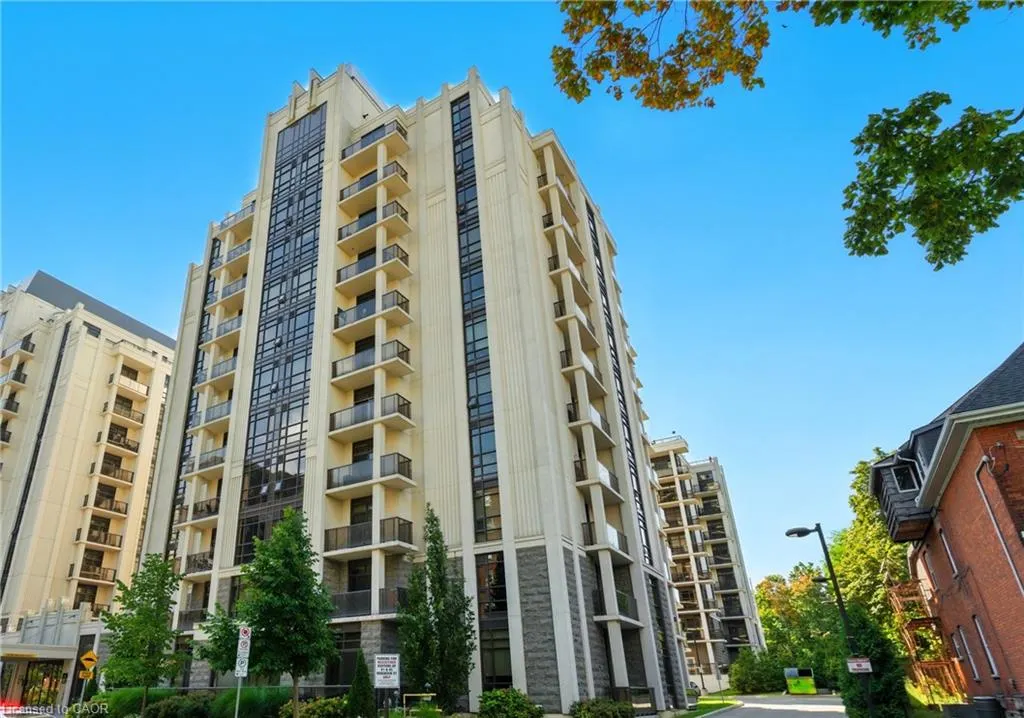 85 Robinson Street, #902
