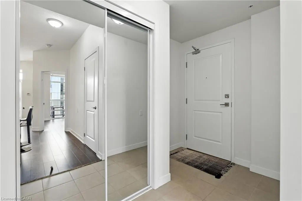 85 Robinson Street, #902