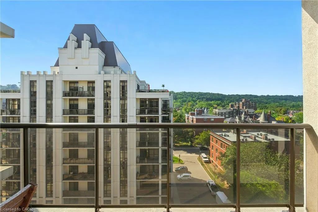 85 Robinson Street, #902
