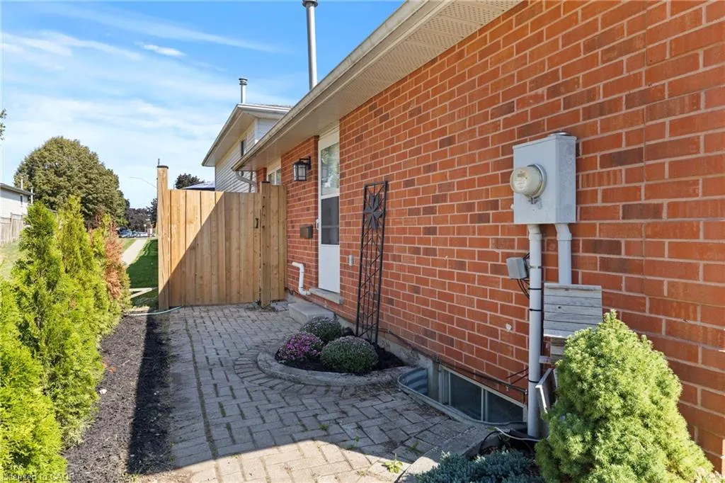 15 Oak Avenue, #a