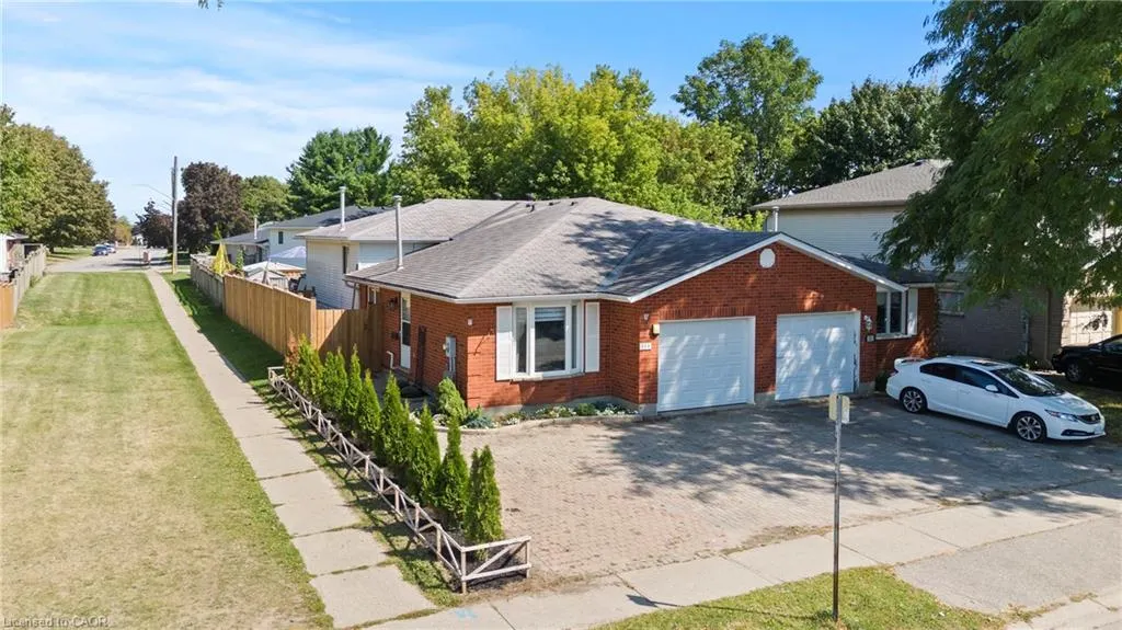 15 Oak Avenue, #a