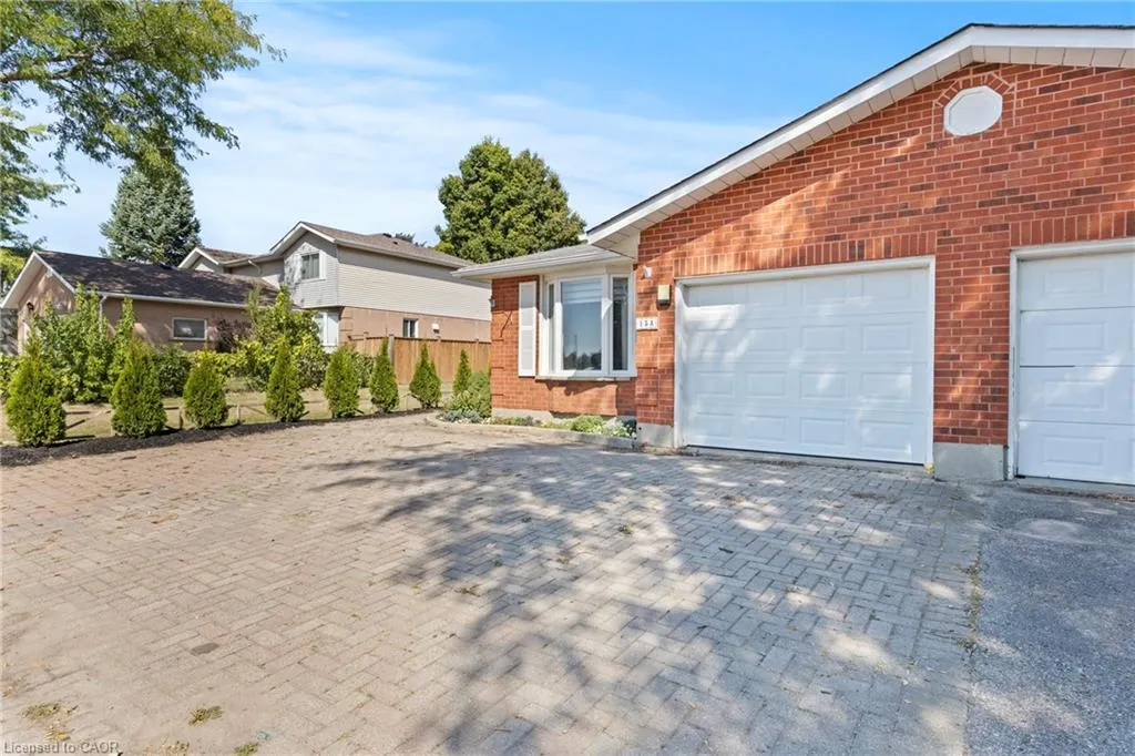 15 Oak Avenue, #a
