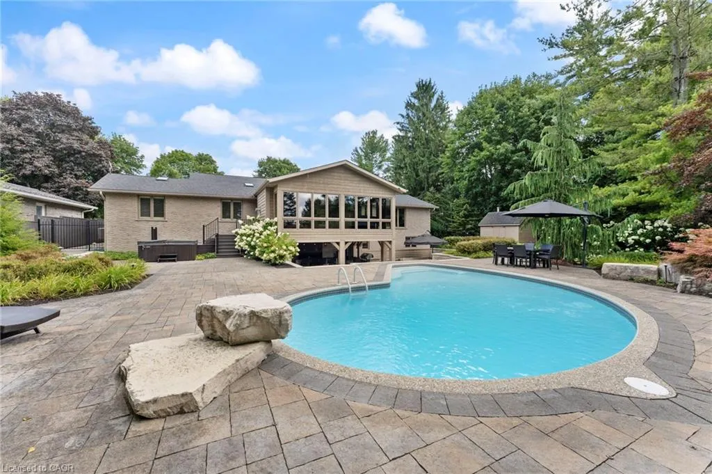 25 Sunset Drive