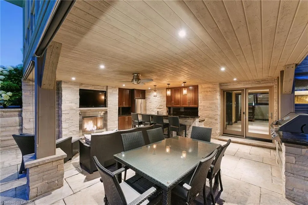 25 Sunset Drive