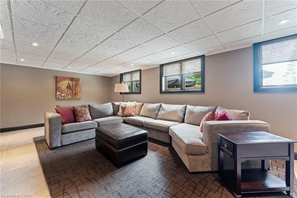 25 Sunset Drive