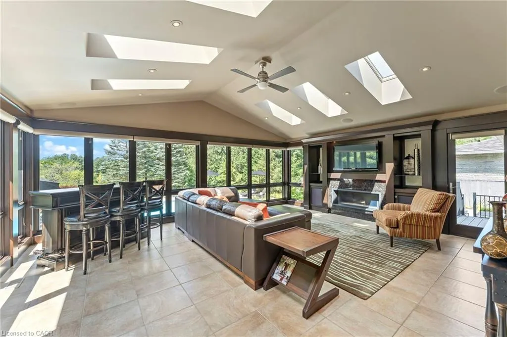 25 Sunset Drive