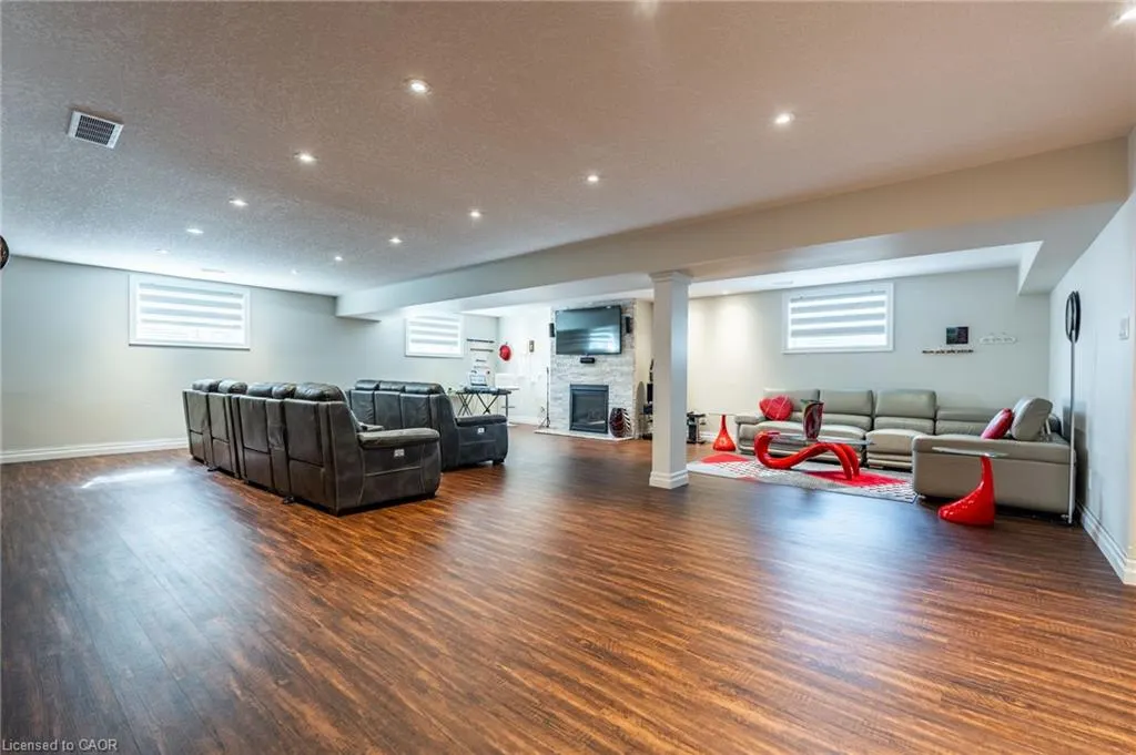 10 Harper Boulevard