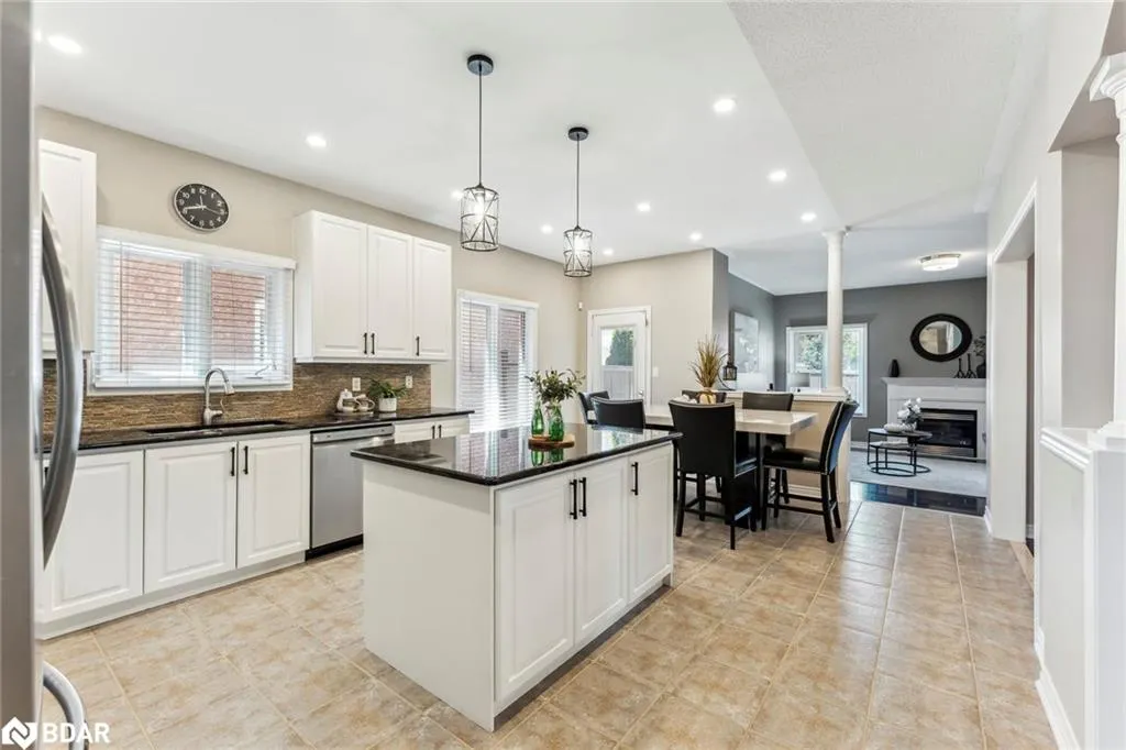 1186 Ezard Crescent