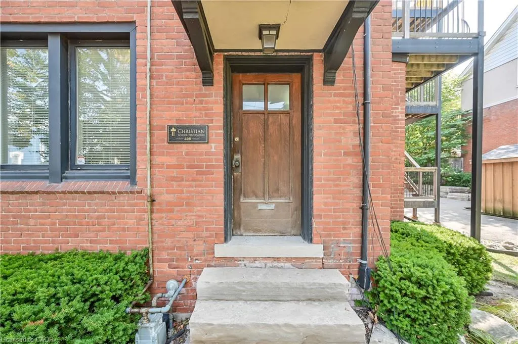 235 Queen Street S