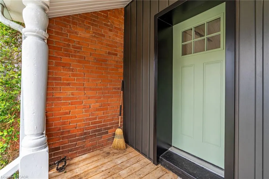 147 Talbot Street S