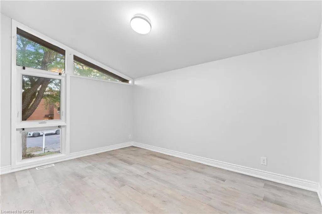 366 Dale Crescent