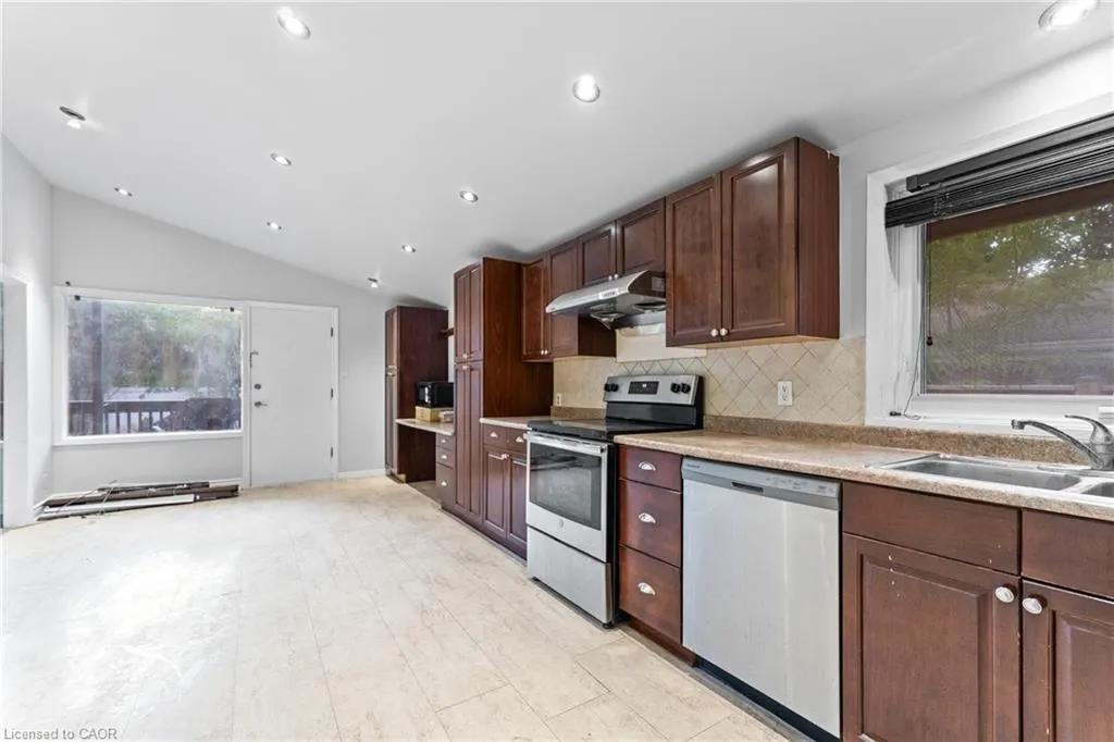 366 Dale Crescent