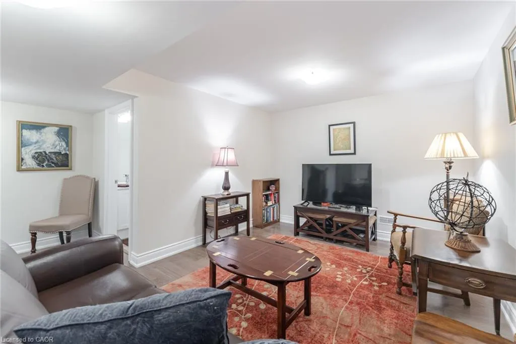 47 Windsor Circle