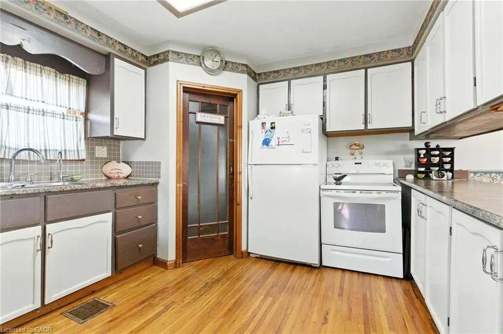 11 Main Street E