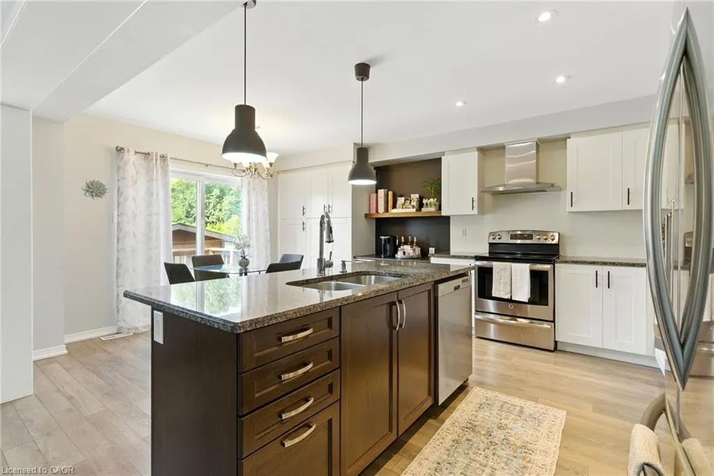 8769 Dogwood Crescent
