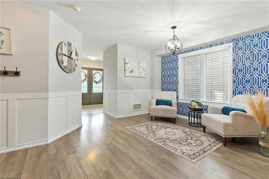 8769 Dogwood Crescent