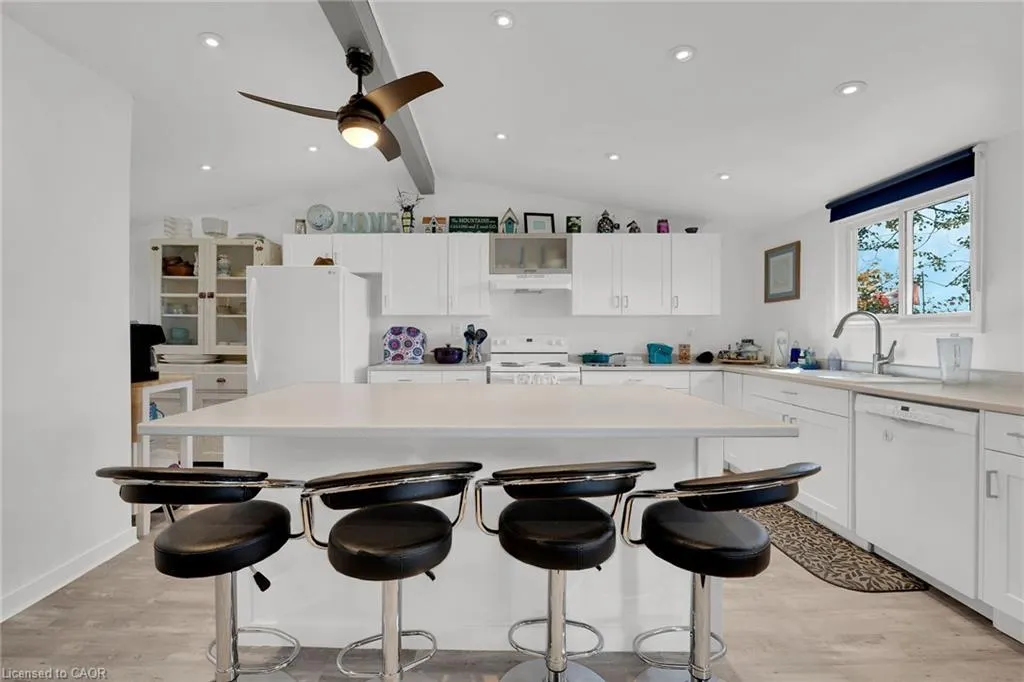 1645 Lakeshore Road