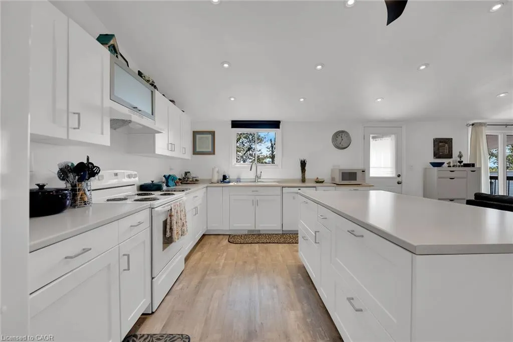 1645 Lakeshore Road