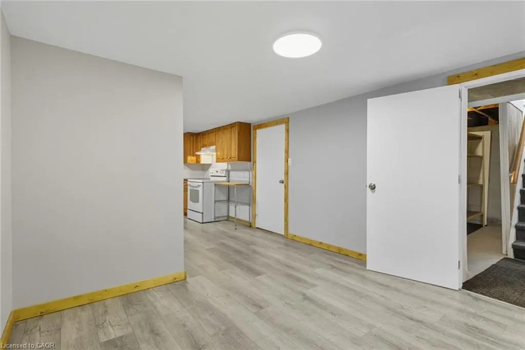 27 Broadmoor Avenue