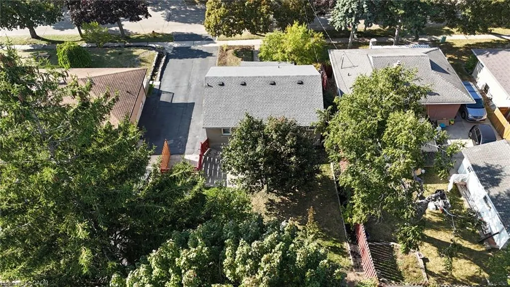 27 Broadmoor Avenue