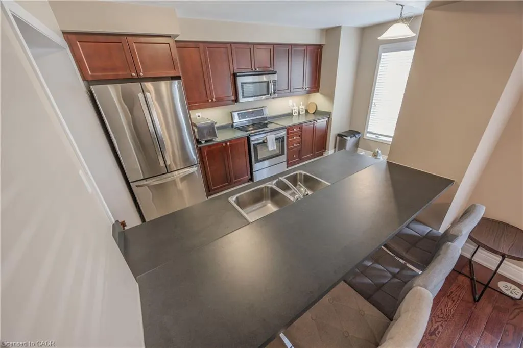 568 Attenborough Terrace