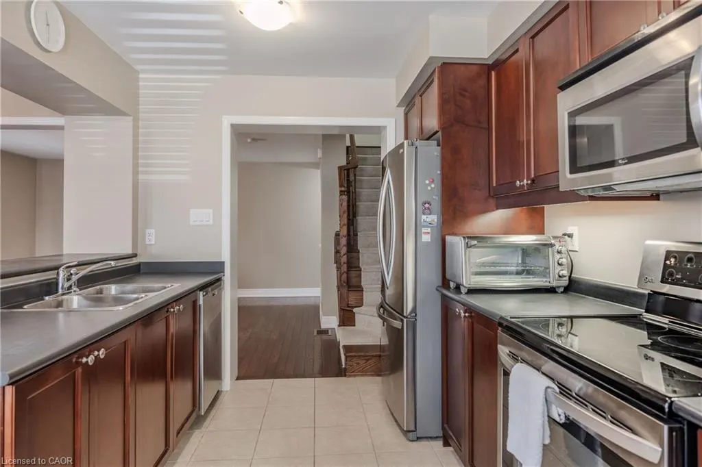 568 Attenborough Terrace